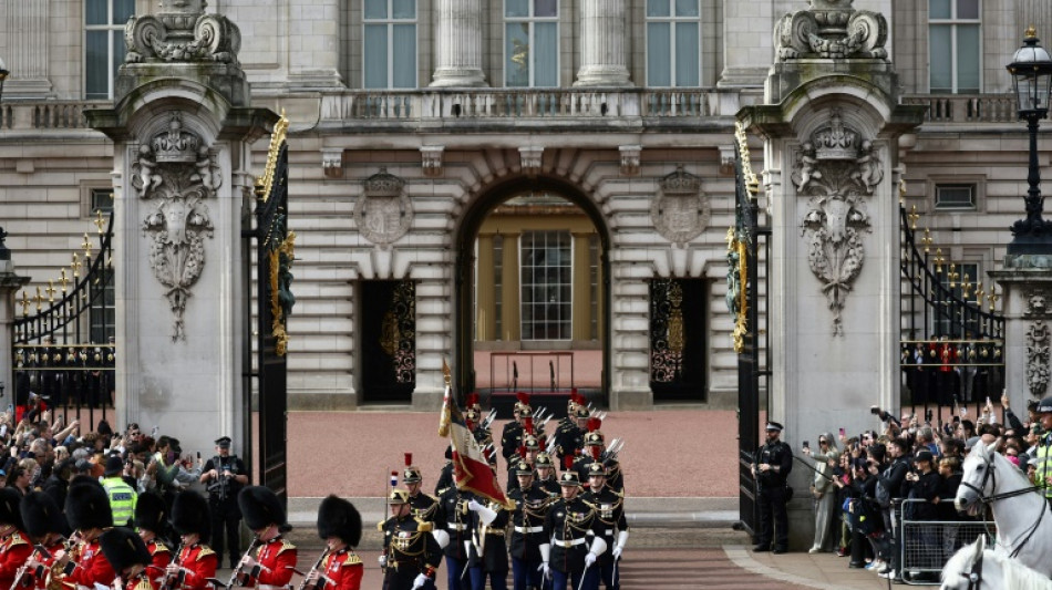 Cambio de guardia franco-británico por los 120 años de la Entente Cordiale