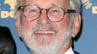 Morreu Norman Jewison, diretor de 'Feitiço da Lua' e 'No Calor da Noite'