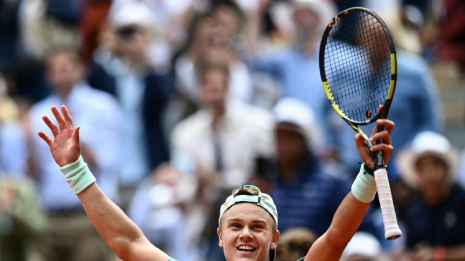 Teenager Rune shocks Tsitsipas to make French Open quarter-finals