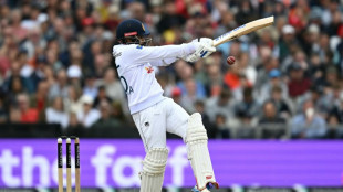 England maintain grip on first Test after Sri Lanka skipper De Silva departs