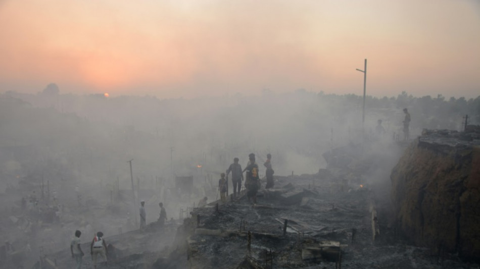 2000 Behausungen von Feuer in Rohingya-Lager in Bangladesch zerstört