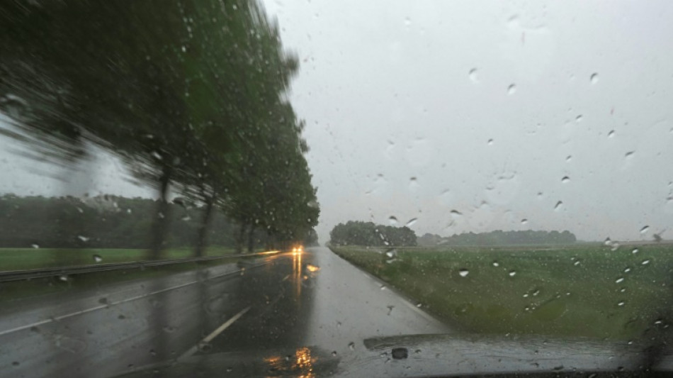 Les violents orages s'atténuent, levées des vigilances orange "orages" et "pluie-inondation"