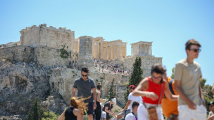 'Absolutely boiling': Τourists dejected as heat shuts Athens Acropolis again