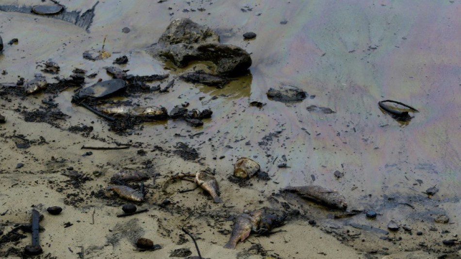 Oil spill blackens part of Venezuela's western coast