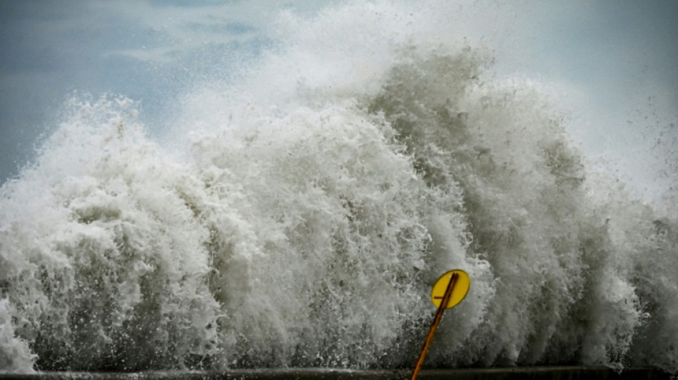 Power starting to return to Cuba after departure of Hurricane Ian