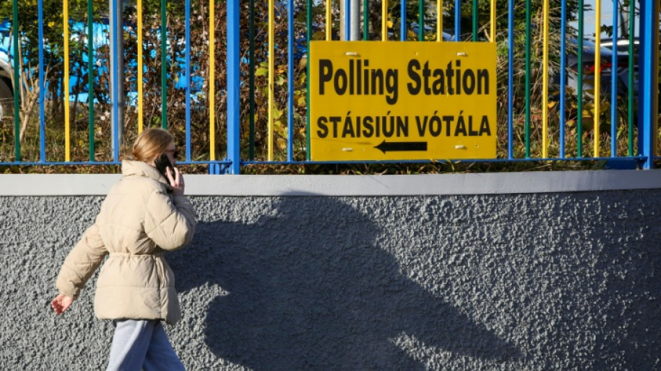 Les Irlandais votent dans des élections législatives serrées