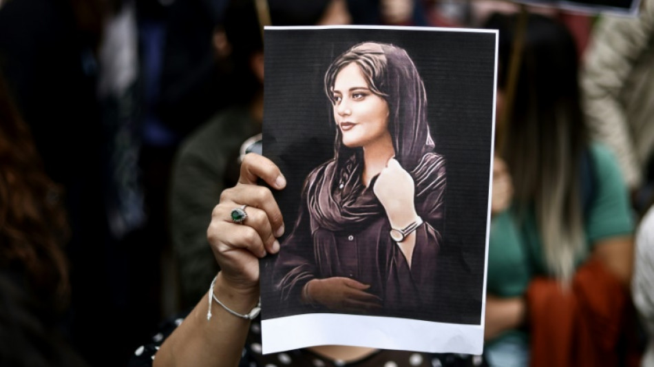 Fuerzas de seguridad disparan a manifestantes en Irán tras homenaje a Mahsa Amini