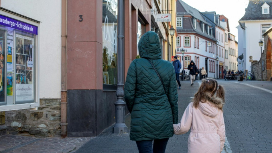 Alleinerziehende stark von Armut bedroht - Paus legt Familienbericht vor