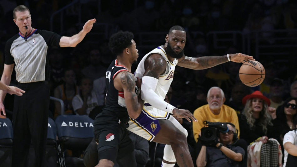 Lakers verlieren ohne Schröder auch drittes Spiel