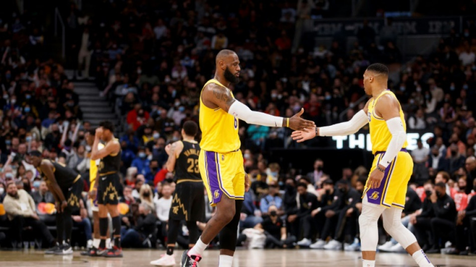 NBA: Westbrook et James sauvent les Lakers, Durant mène les Nets au come-back