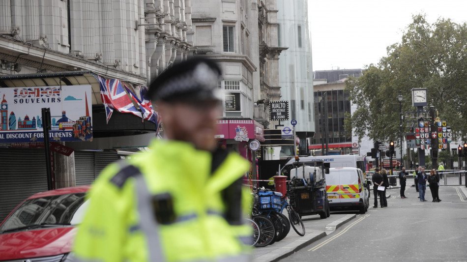 Bambina e donna accoltellate a Londra, un uomo arrestato