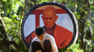 Vietnamese bid farewell to father of mindfulness