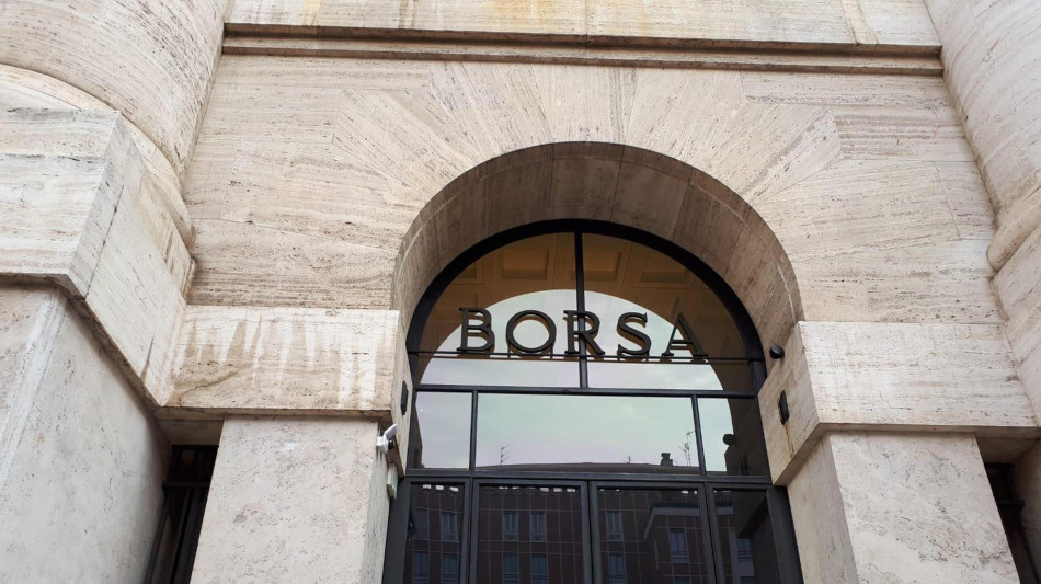 Borsa: Milano maglia nera (-1,9%) con le banche e Stellantis