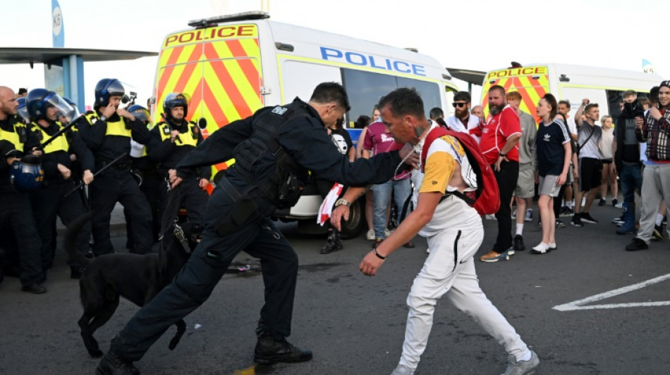 Rechte Proteste: Britischer Premier kündigt schnelle strafrechtliche Konsequenzen an