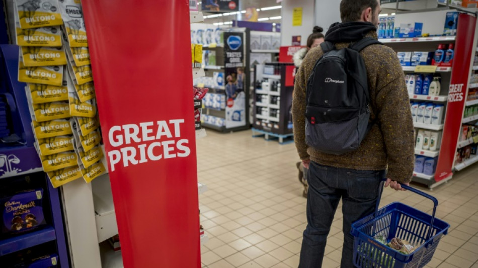 Kein Anspruch auf Schmerzensgeld bei Sturz über Korbständer in Supermarkt