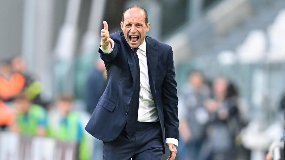 Calcio: Danilo saluta Allegri, 'mai mollato nelle difficoltà'