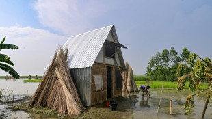 Bangladés construye casas diminutas frente al desafío de las inundaciones