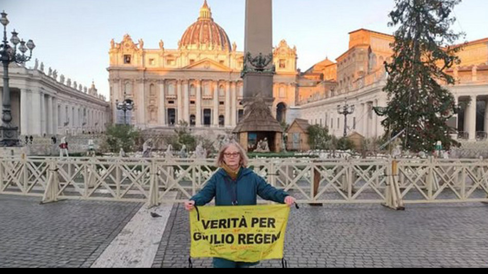 I Regeni in piazza S.Pietro con striscione, 'Verità per Giulio'