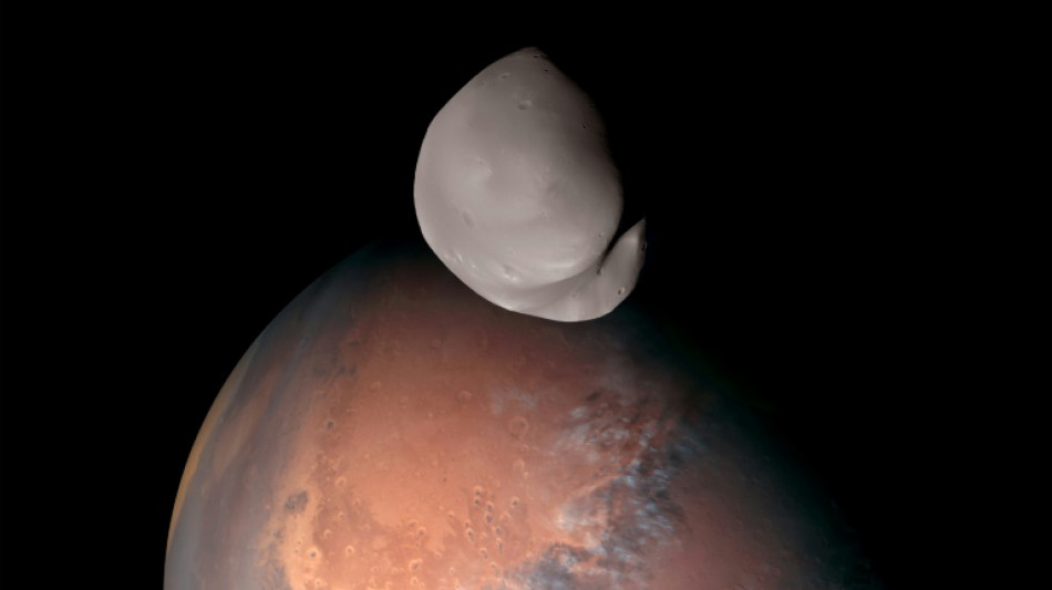 UAE probe offers unprecedented view of Mars moon 