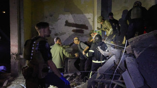 Kiev, bombe russe su palazzo Kharkiv, 3 morti e 15 feriti