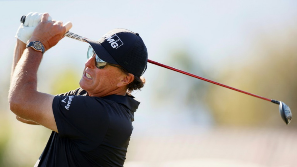 Reigning champ Mickelson withdraws from PGA Championship