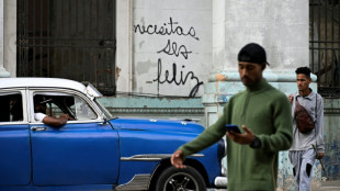 'Você precisa ser feliz': grafite no muros de Havana convida à introspecção