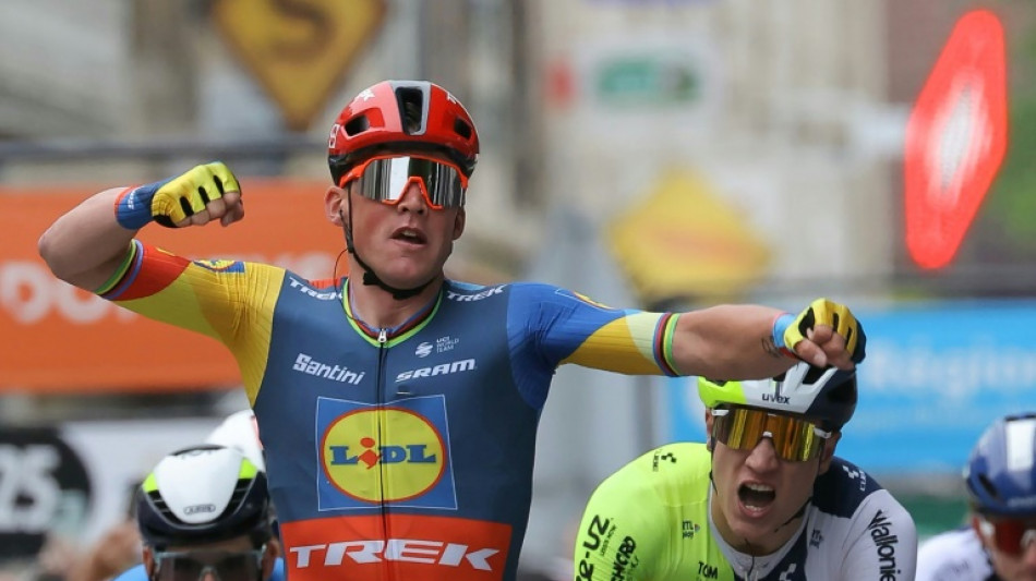 Pedersen wins Dauphine sprint