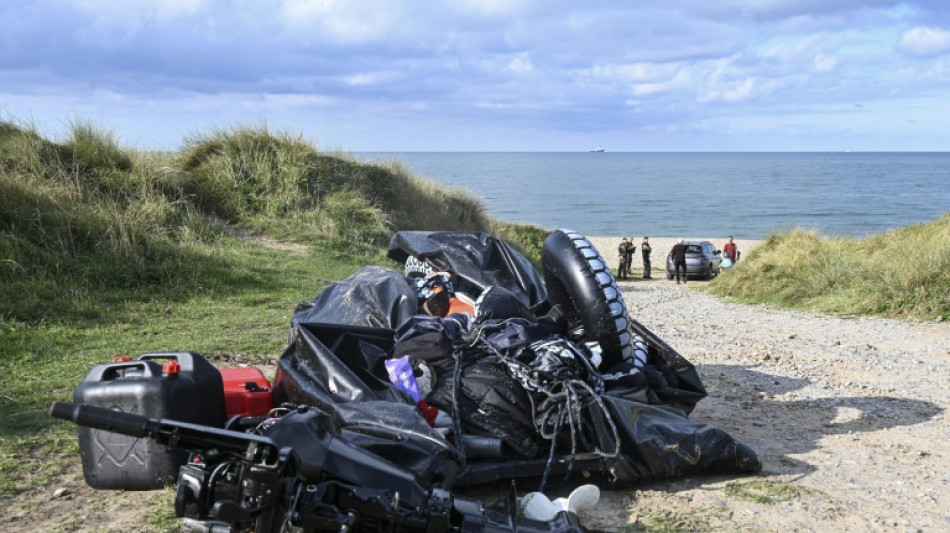 Eight migrants die in Channel crossing attempt