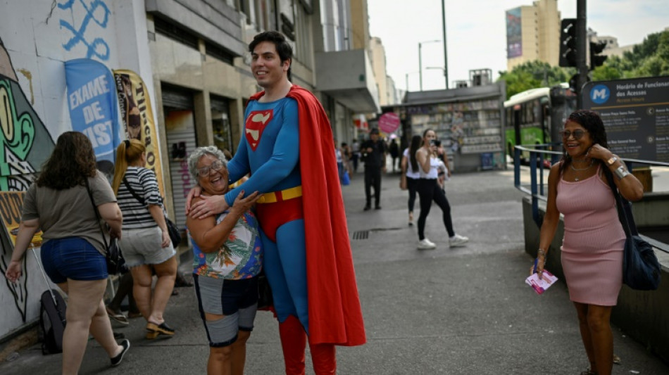 Clone de Clark Kent se torna um inesperado super-herói no Brasil