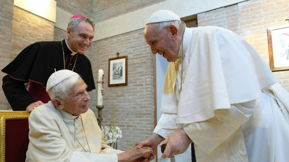 Papst Franziskus: Emeritierter deutscher Papst Benedikt "sehr krank"