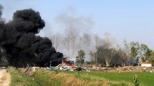 Rettungskräfte: Mindestens 18 Tote bei Explosion in Feuerwerksfabrik in Thailand