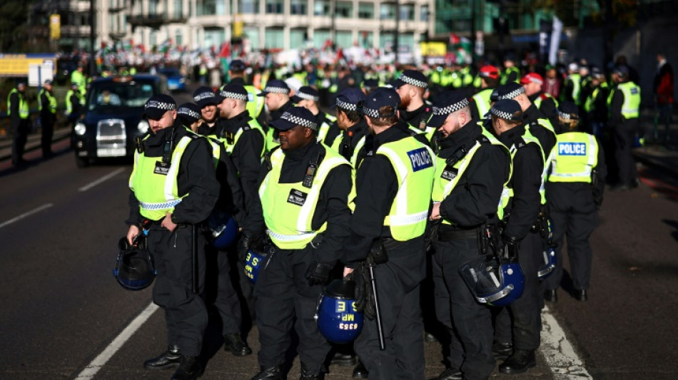 La policía abate en Londres a un hombre que amenazó con una ballesta