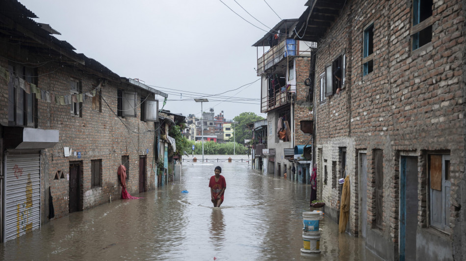 Oltre 100 morti per le inondazioni in Nepal