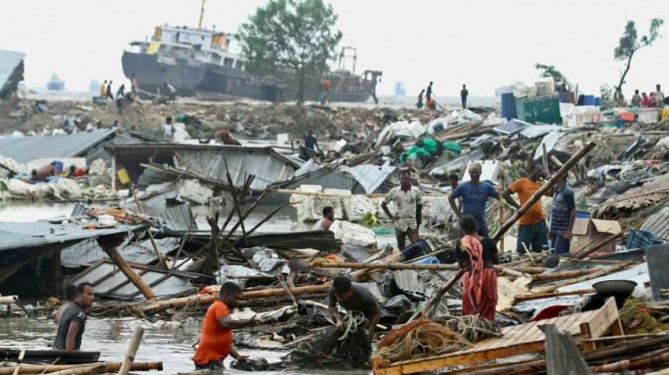Bangladesh: au moins 16 morts et huit disparus au passage du cyclone Sitrang  