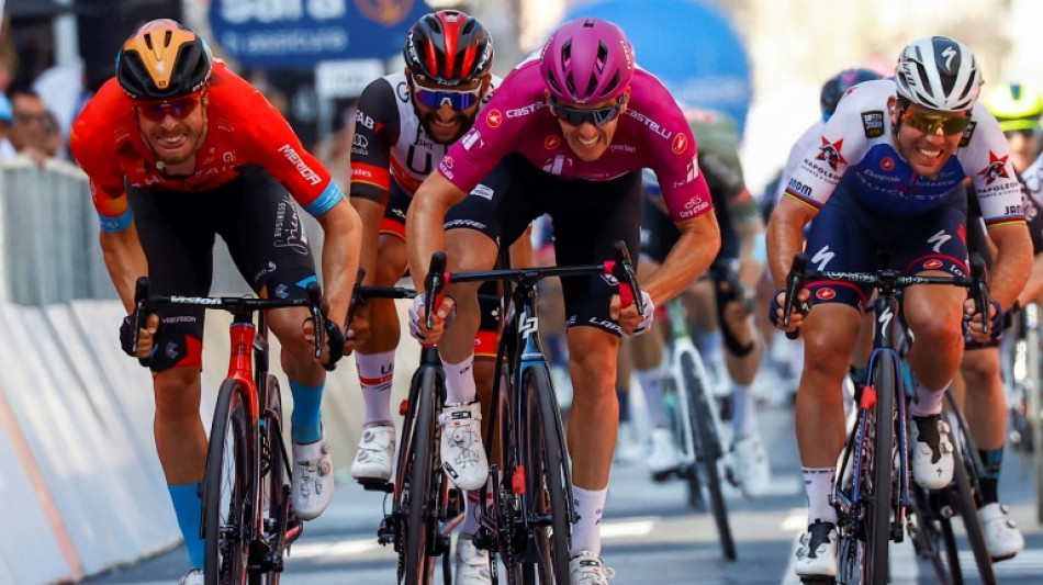 Demare edges Giro sprint after Cavendish charge