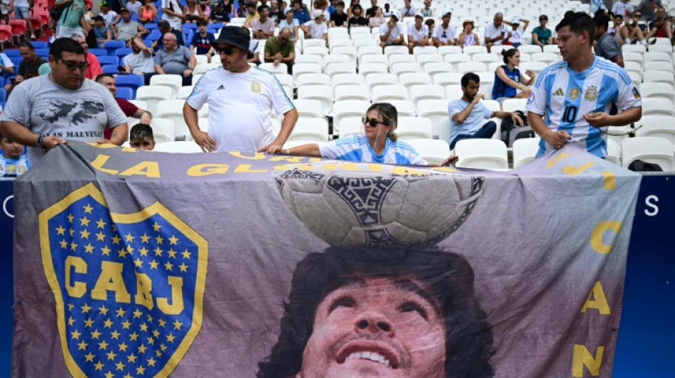 Tribunal argentino adia para março de 2025 julgamento principal por morte de Maradona