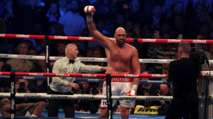 Fury beats Whyte to retain world heavyweight title 