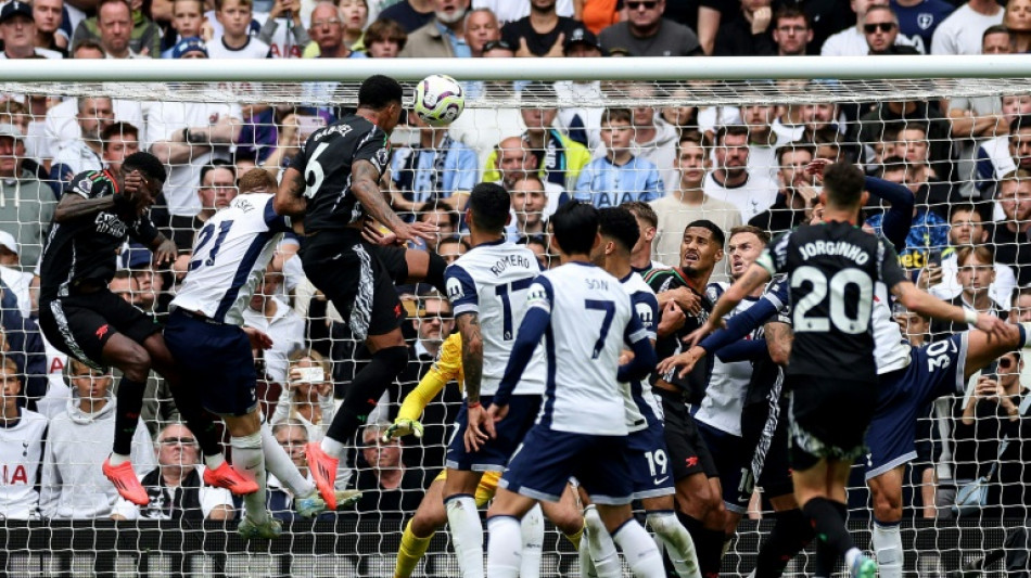 Com gol de Gabriel Magalhães, Arsenal vence Tottenham e sobe para 2º no Inglês