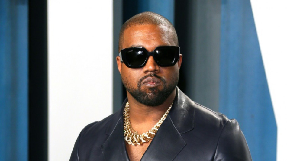 Kanye West fue "escoltado" fuera de sede de Skechers en California