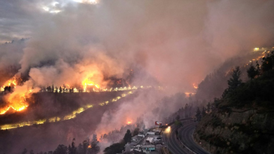 Ecuatorianos viven "infierno" con incendios, apagones e histórica sequía