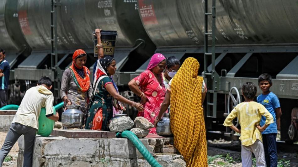 Inde: un train porteur d'eau pour survivre à la canicule