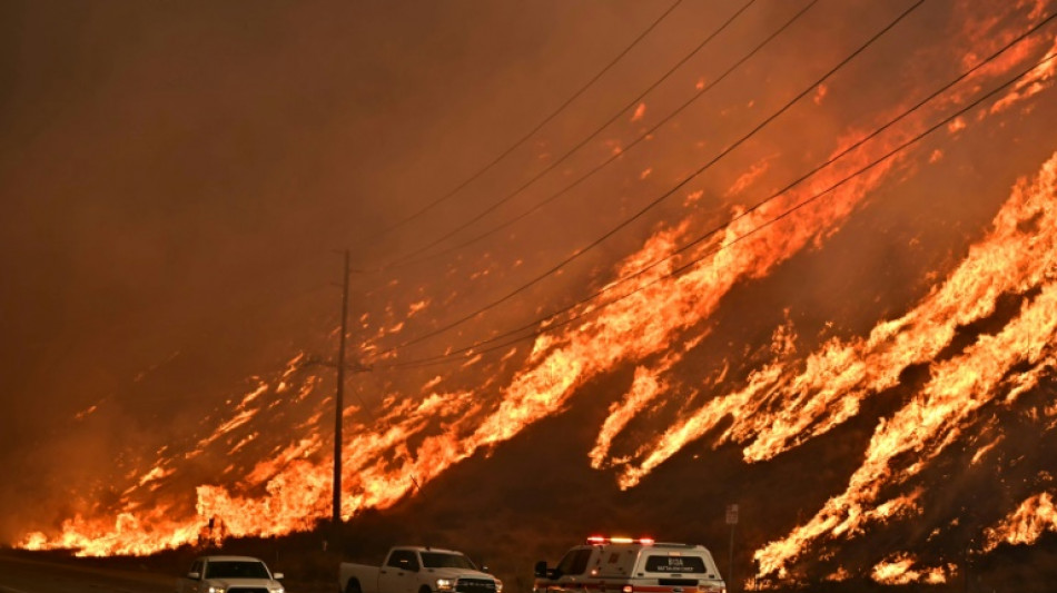 Nouvel incendie violent près de Los Angeles, des milliers d'évacuations