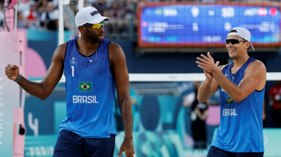 Arthur e Evandro vencem austríacos em sua estreia no vôlei de praia de Paris-2024