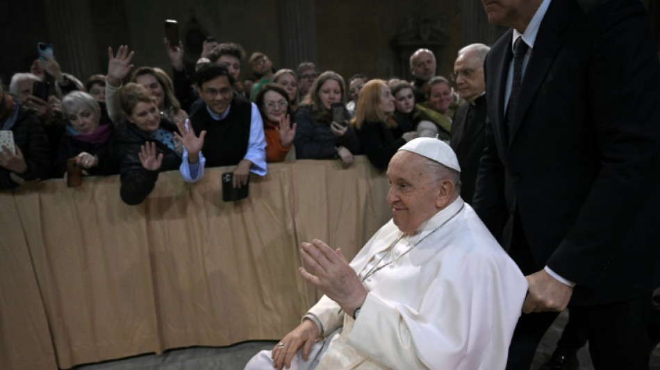 Papa Francisco, ainda gripado, cancela audiências de segunda-feira