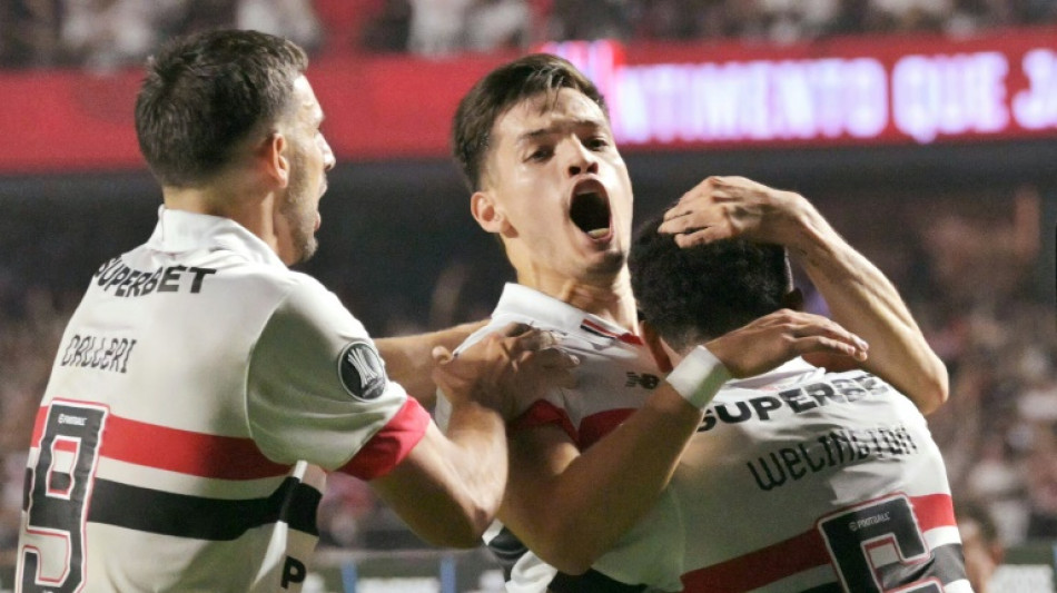 São Paulo vence Nacional (2-0) e vai às quartas da Libertadores