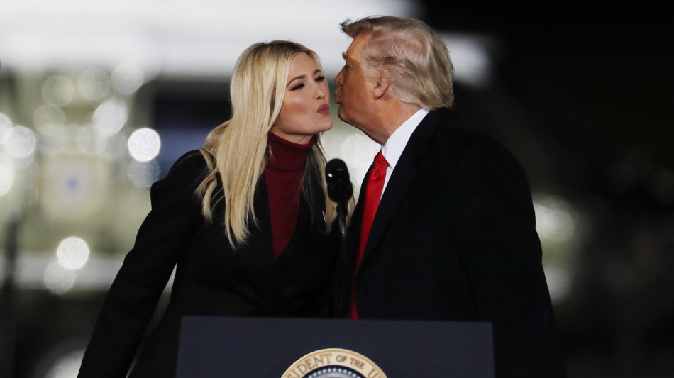 Ivanka Trump posta foto con il padre, 'ti voglio bene papà'