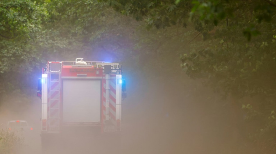 Bundeswehr unterstützt mit Hubschraubern Bekämpfung von Waldbrand bei Jüterbog