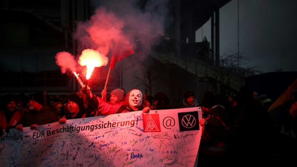 IG Metall ruft für Montag zu Warnstreiks in allen VW-Werken auf