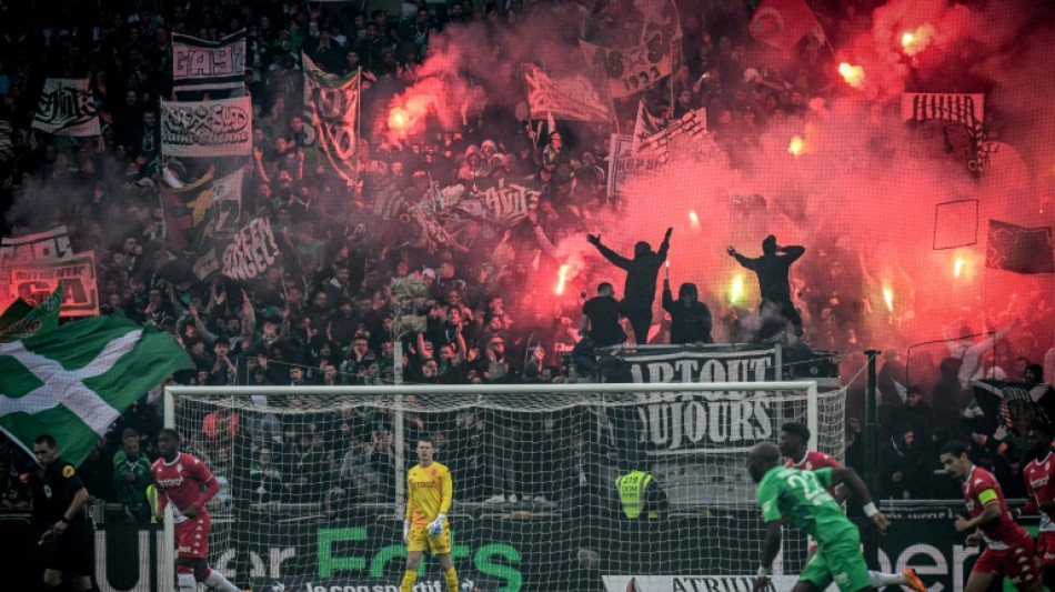 Incidents en L1: fin de saison à huis clos pour Saint-Etienne