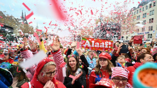 Straßenkarneval erreicht mit Rosenmontagszügen Höhepunkt